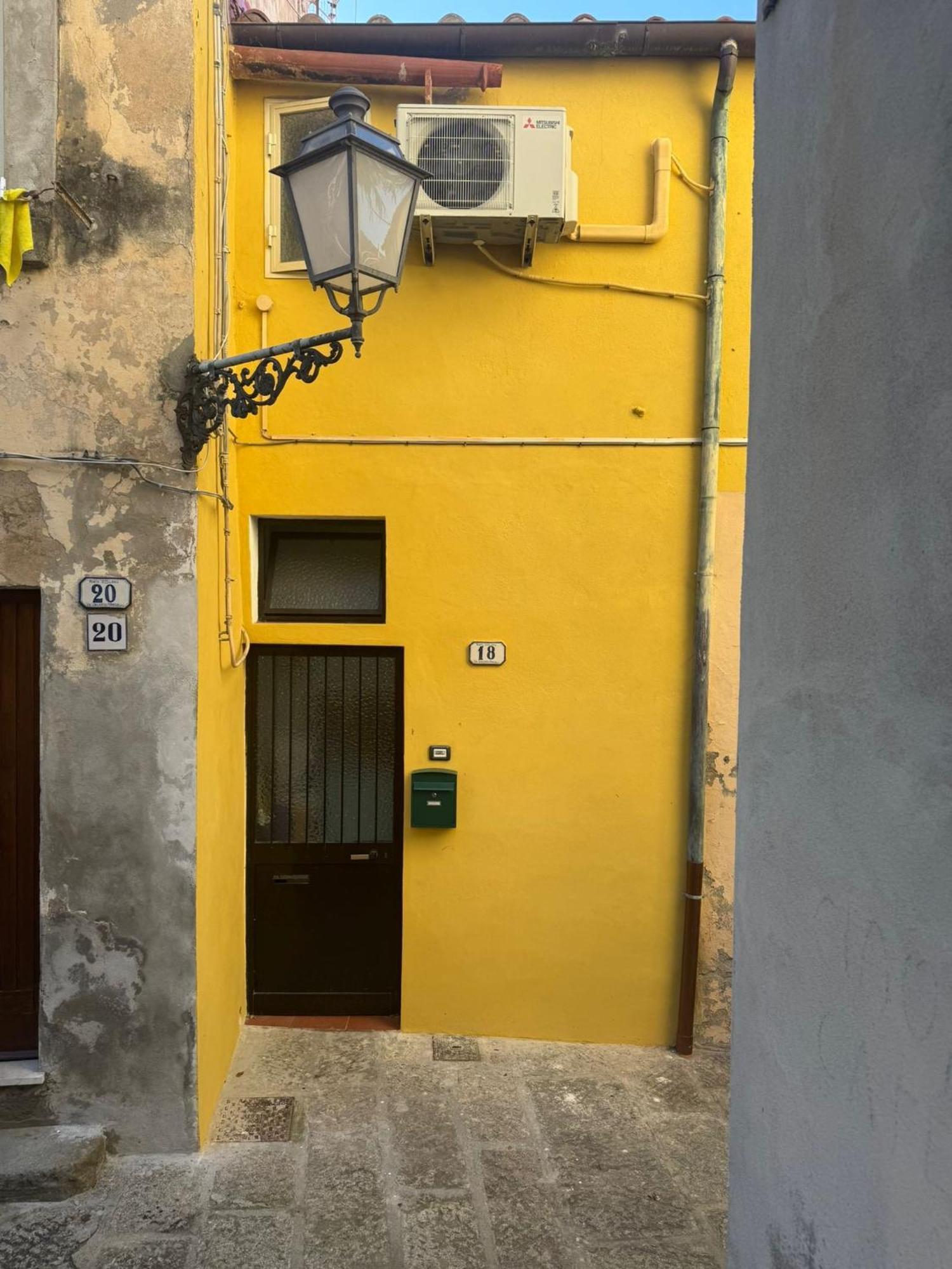 Appartamento La Casa Di Chiara Porto Azzurro Exterior photo